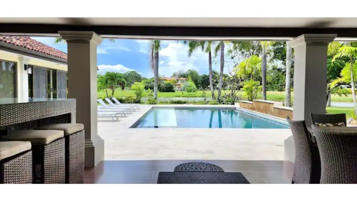 Playa Blanca House | Luxury 4BR Villa + Guesthouse & Pool @Buenaventura