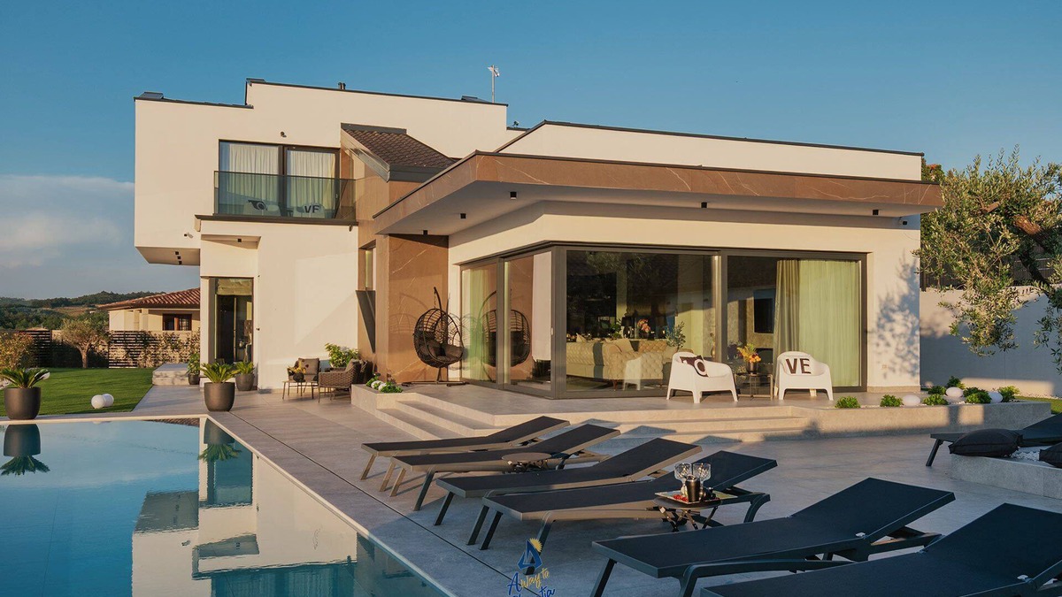 Momjan Villa | Luxury 4BR Villa with Pool, Jacuzzi, and Sauna