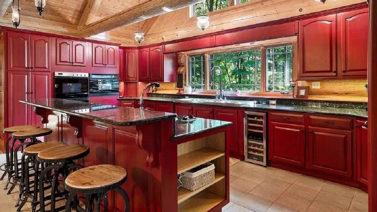 Harbor Springs Cabin | Luxury, 4k sqft Fireside Lodge with Treetop Bunkhouse, pet friendly! No fees!
