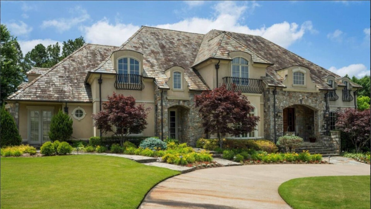 South Tulsa House | Luxury 5 Bed 7 Bath Home in Gated Community