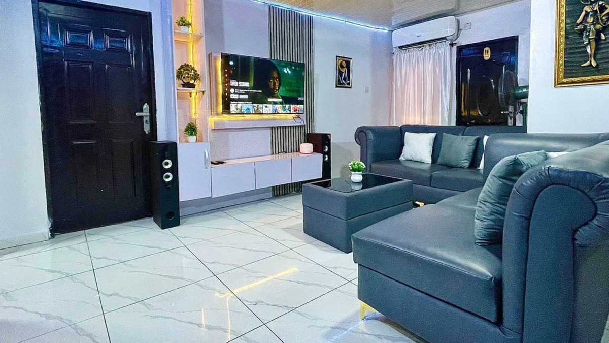 Opebi Apartment | Luxury 5-bedroom apartment in Ikeja Lagos with Wi-Fi, Netflix & full AC comfort!