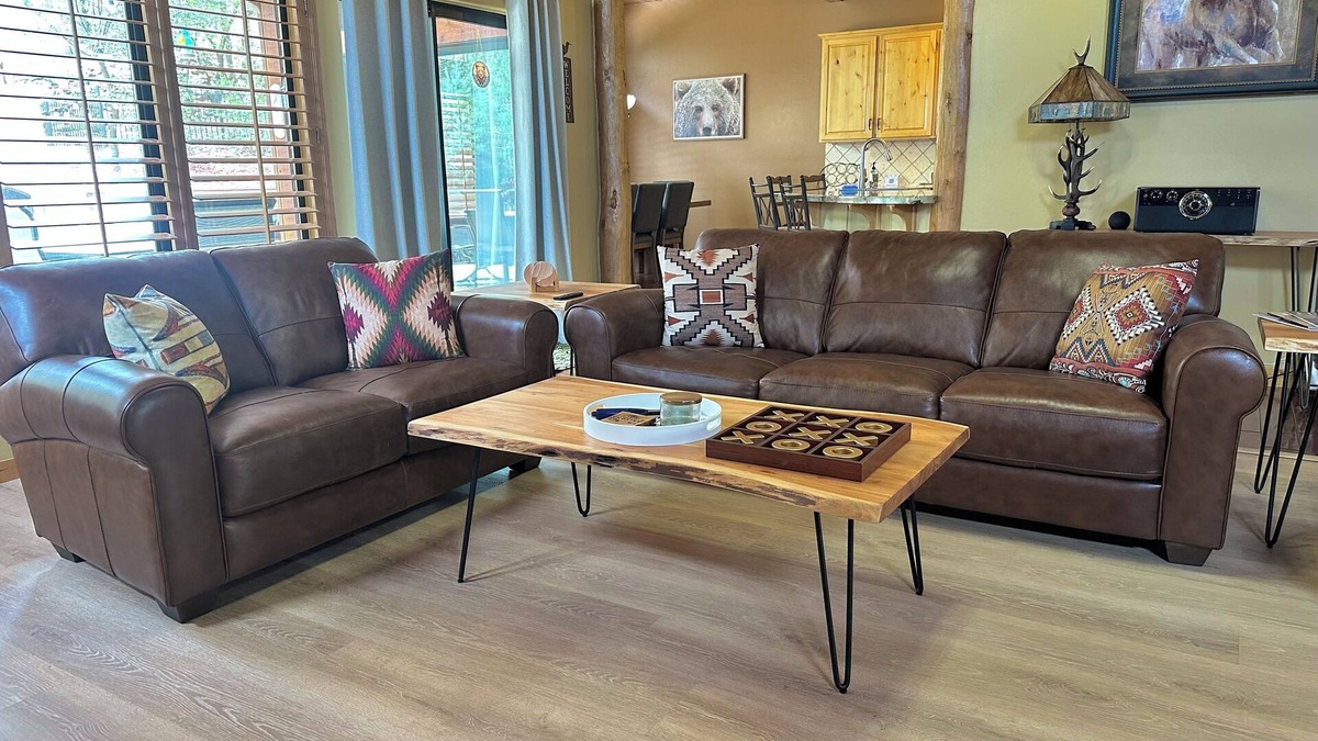 Iron Springs Cabin | Luxury 5-bedroom cabin with WiFi, Pool Table and Outdoor Entertainment Area