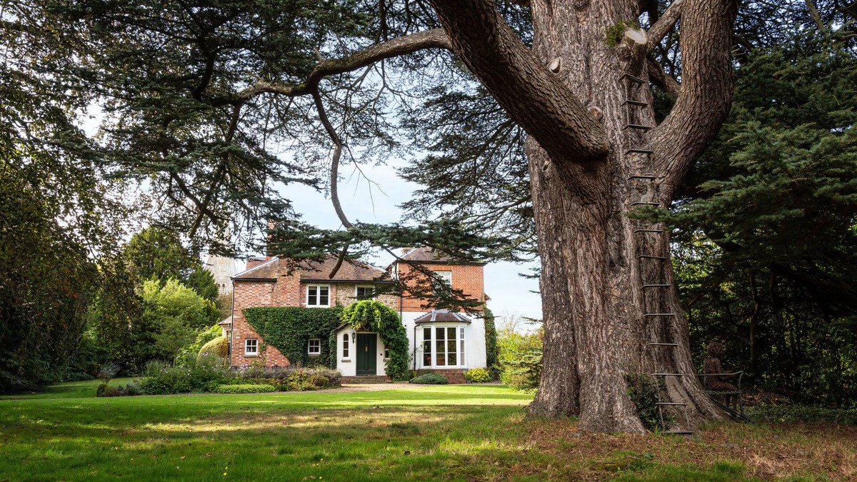 Moreton House | Luxury 5 Bedroom Country Retreat- New Listing