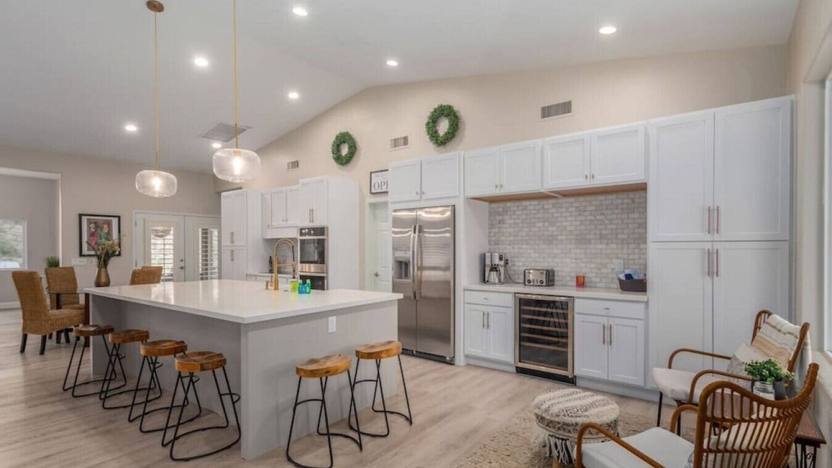 Fountain Hills House | Luxury 5 Bedroom Desert Retreat Sleeps 12 Hot Tub