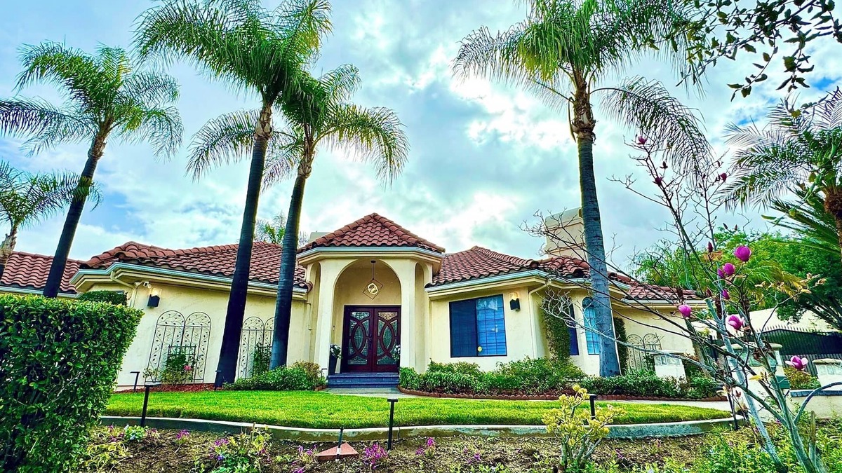 West Covina Villa | Luxury 5-bedroom villa in wonderful West Covina