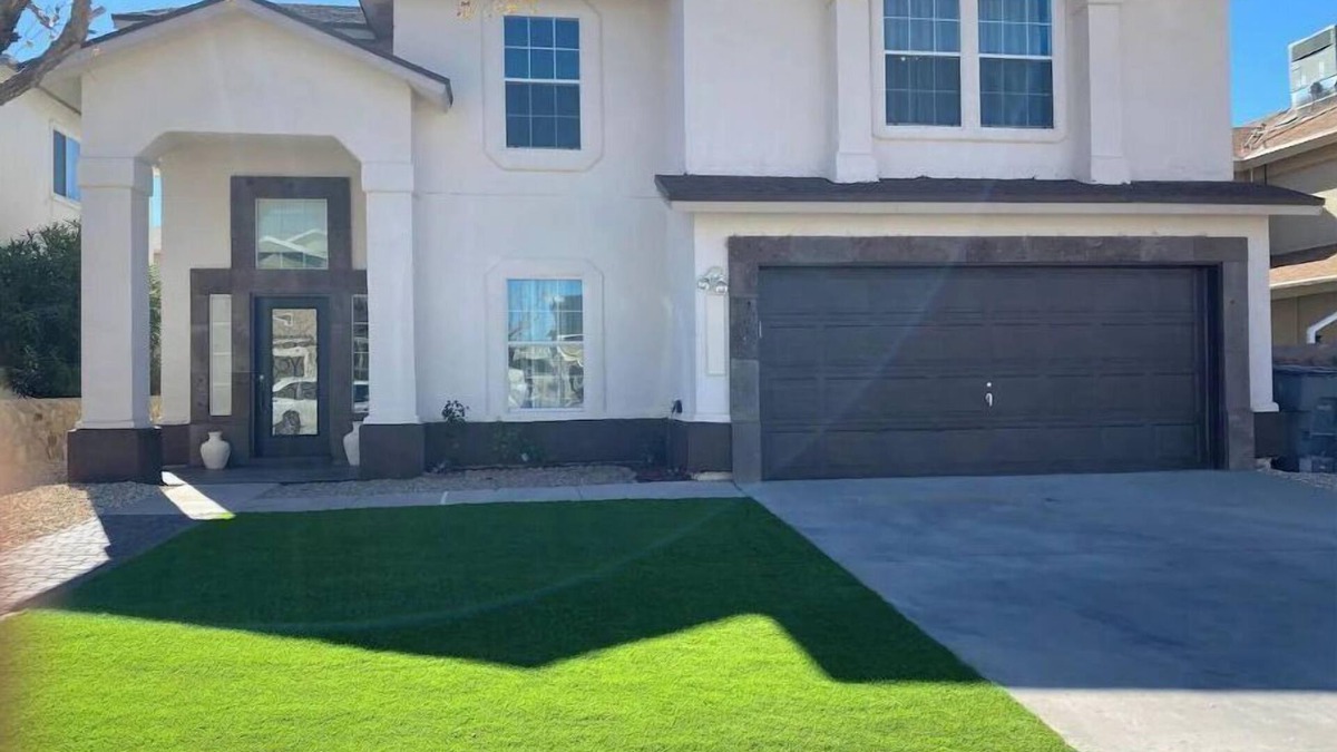 Bear Ridge House | Luxury 5 Bedrooms with Stunning Backyard Residence