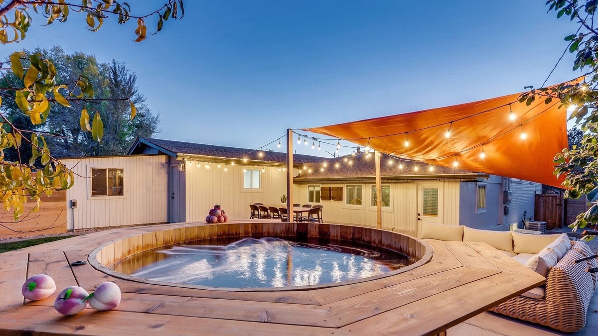 Barths House | Luxury 5 BR Retreat|10 min from DT Denver|Hot Tub