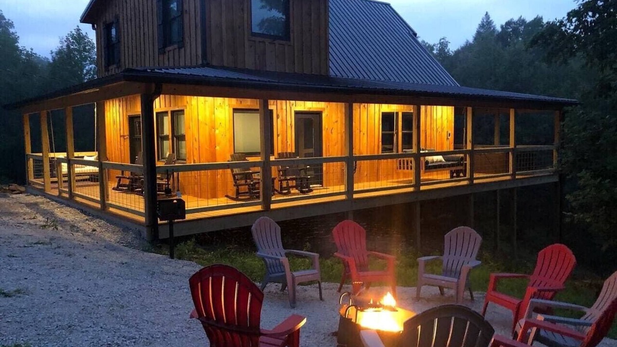 Campton Cabin | Luxury 5 Cabins in Red River Gorge Hot Tubs, Wi-Fi
