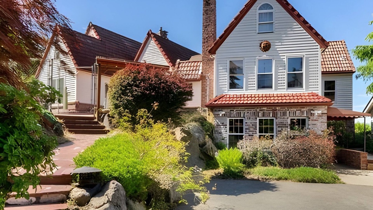 Tacoma House | Luxury 5BR | Amazing Water Views | Large Backyard!