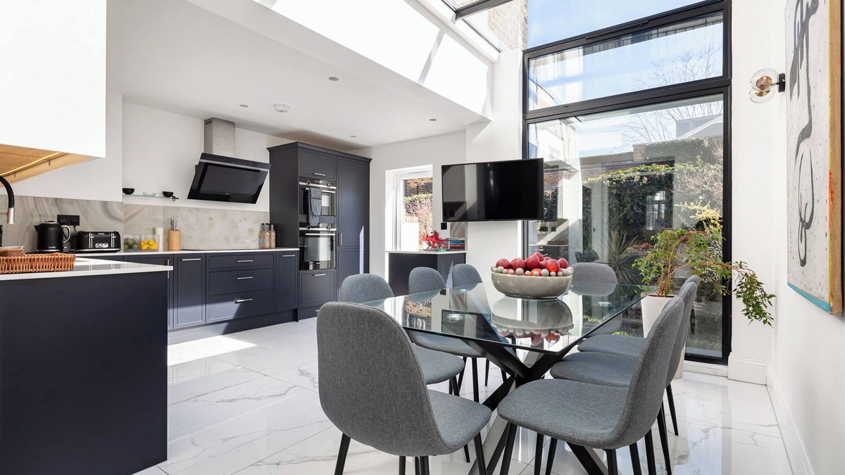 Belgravia House | Luxury 5BR House in Belgravia w/Sauna. Walking distance to Harrods!