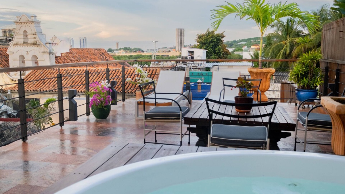Cartagena Walled City Villa | Luxury 5BR House W Jacuzzi & Pool
