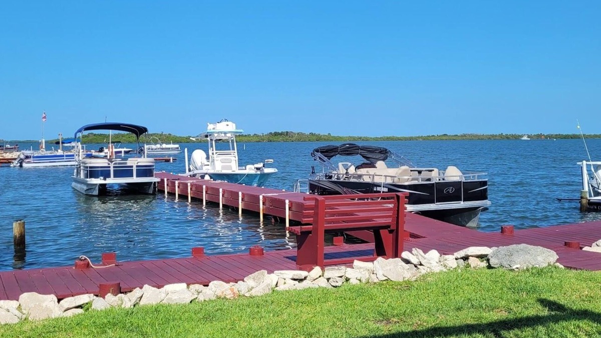 Oak Hill House | LUXURY 5TH WHEEL WITH FULL DECK directly on the water