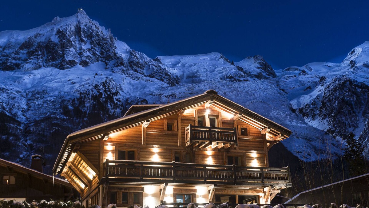 Chamonix-Mont-Blanc Ski Chalet | Luxury 6 bedroom chalet, spa, pool table, gym, walking distance to Chamonix