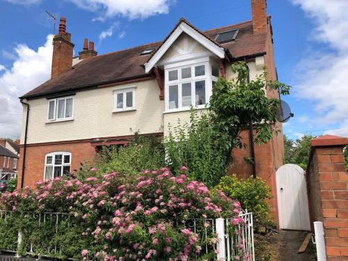 City Centre Villa | Luxury 6 bedroom retreat in Stratford Upon Avon