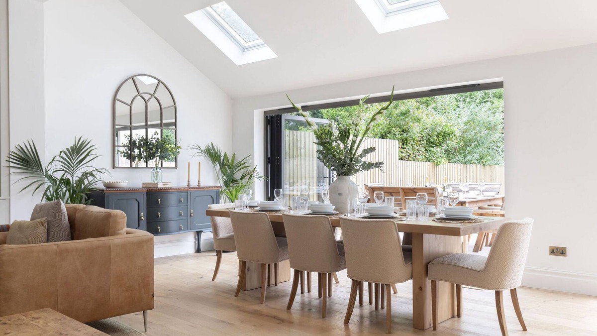 Cheltenham House | Luxury 6 Bedroom Period Home with Sauna and Gym