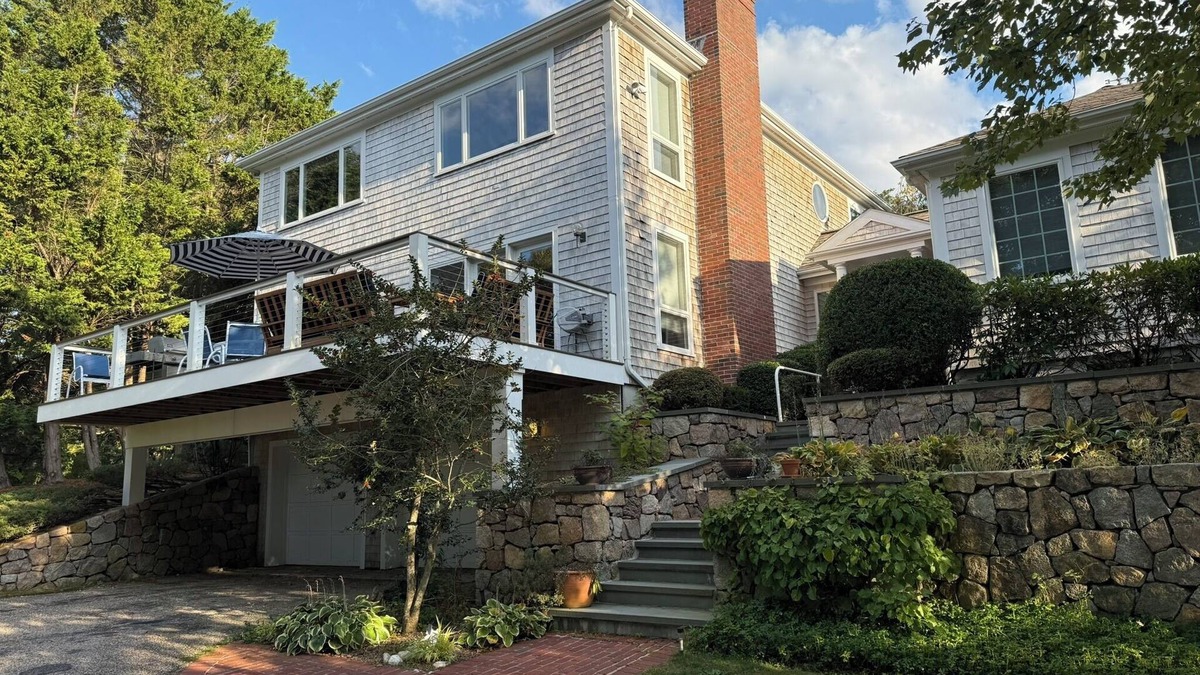 Falmouth House | Luxury 6-bedroom home in charming Falmouth walk to Private Beach, Bike Path
