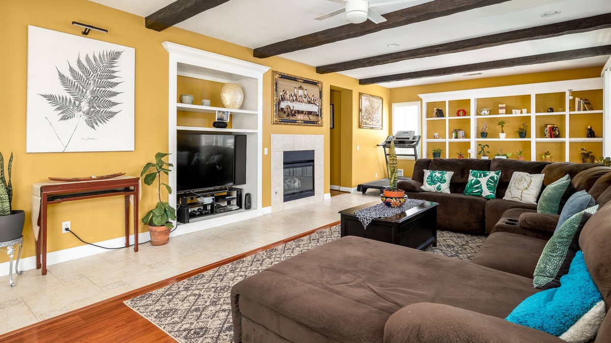 Menifee House | Luxury 6-Bedroom Home w Large 3-Cars Garage & Spacious Yard
