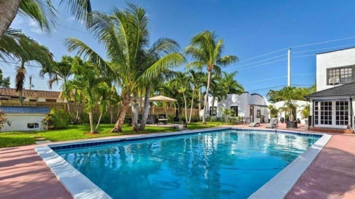 Boynton Beach House | Luxury 6 Bedroom 4 Bath Mini Resort with Pool in Backyard Tropical Paradise!