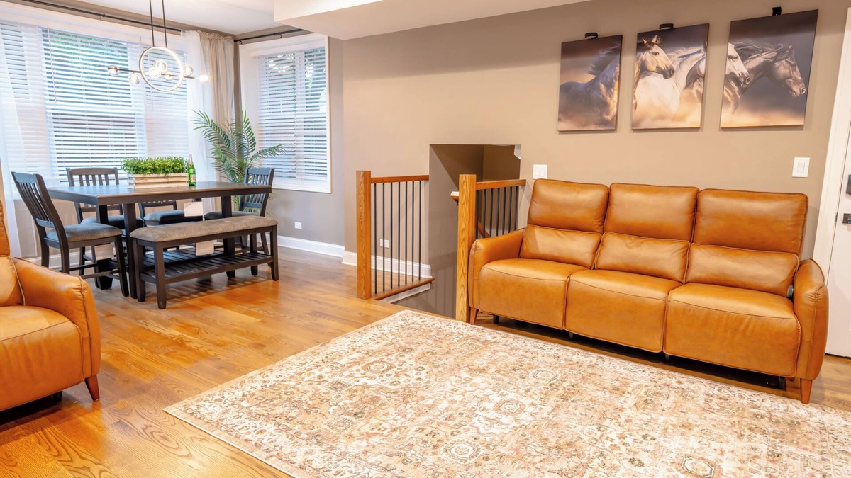 Rogers Park Condo | Luxury 6Bedroom, 4.5 Bathroom Home Mins from Downtown and the Lake