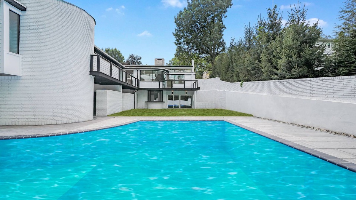 West Orange House | Luxury 6BR Contemporary Retreat with Pool, Gym & Dual Balconies – Near NYC