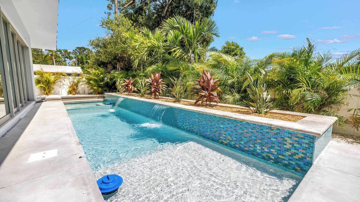 Arlington Park House | Luxury 6BR Villa w/Pool, Spa & Fire Pit