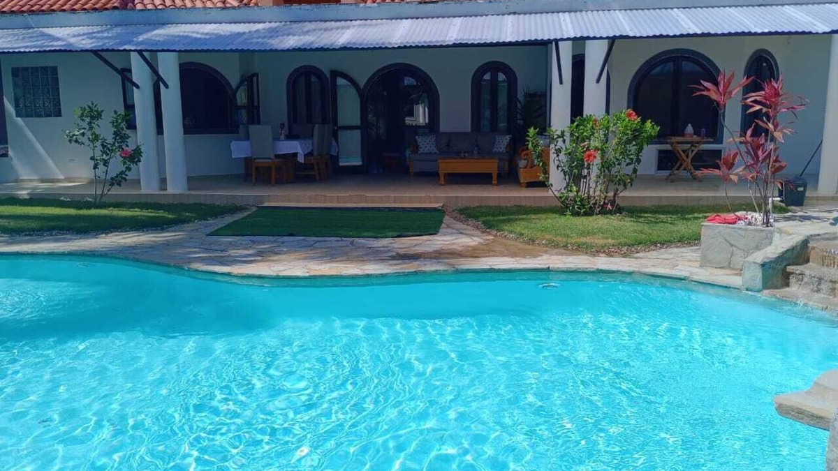 Bouvet Island Villa | Luxury 7 bedrooms villa close to playa laguna beach