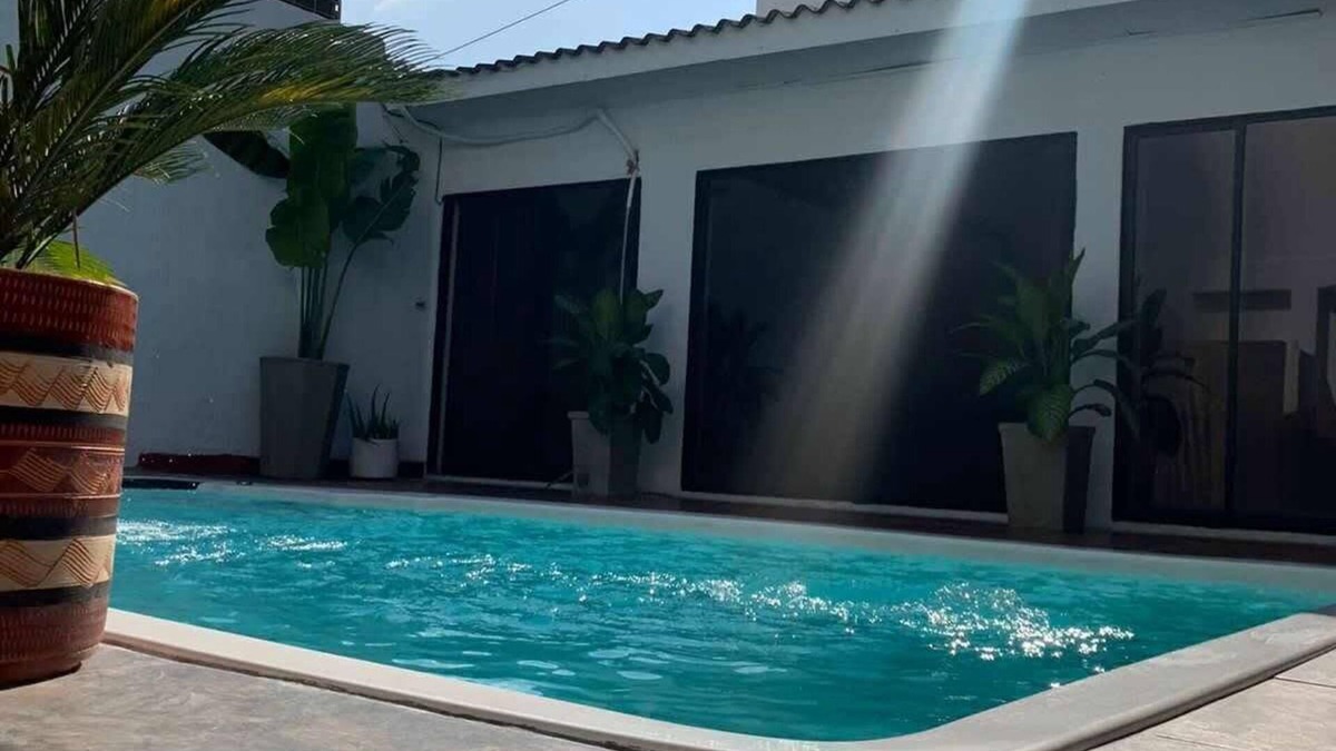 Manga House | Luxury 8 Bedroom Mansion - Minutes to Walled CIty