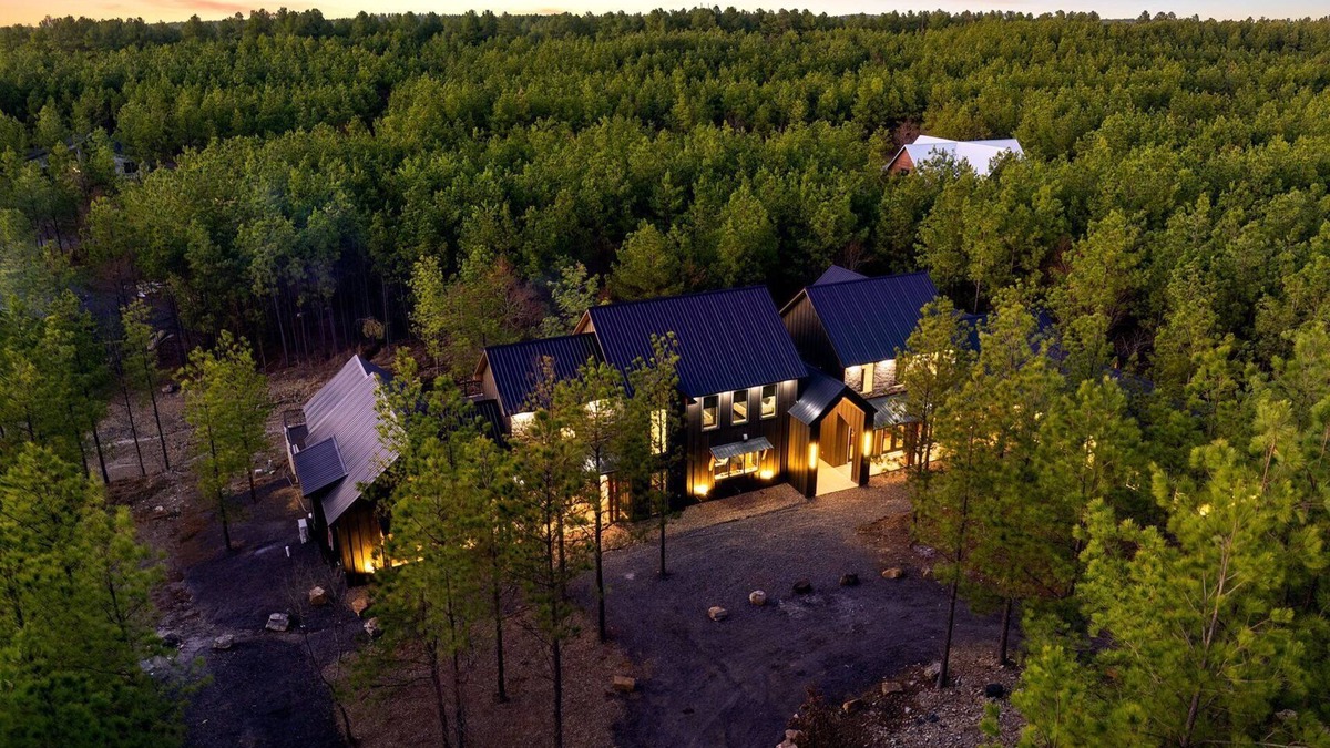 Pickens Cabin | Luxury 8BR Cabin | Sleeps 28 | Hot Tub, Game Room, Firepit, Theater, Outdoor Living & More!