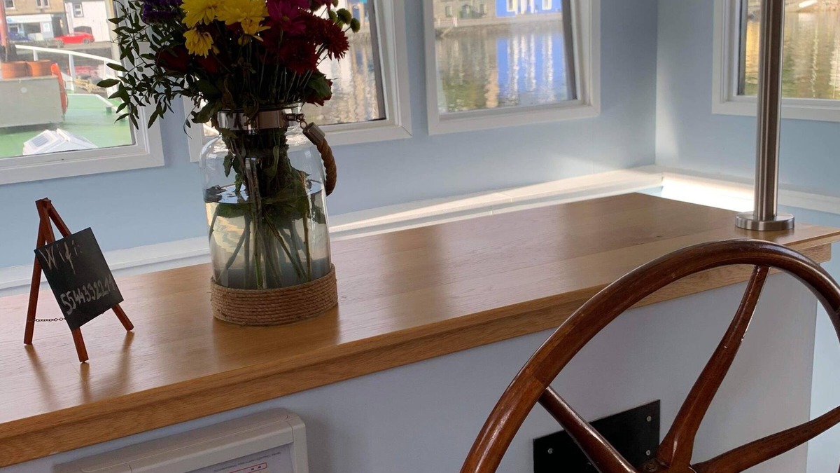 Tarbert Boat Rental | Luxury accommodation on the Quayside in centre of Tarbert