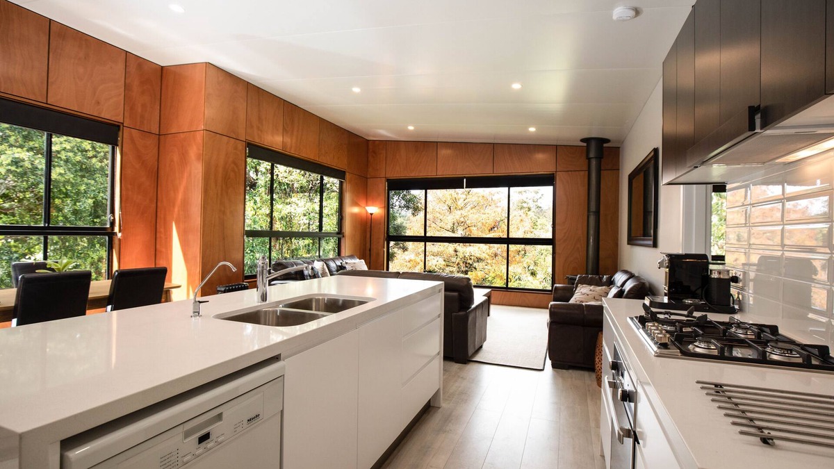 Springbrook House | Luxury Accomodation in Rainforest Retreat. Pet friendly house.