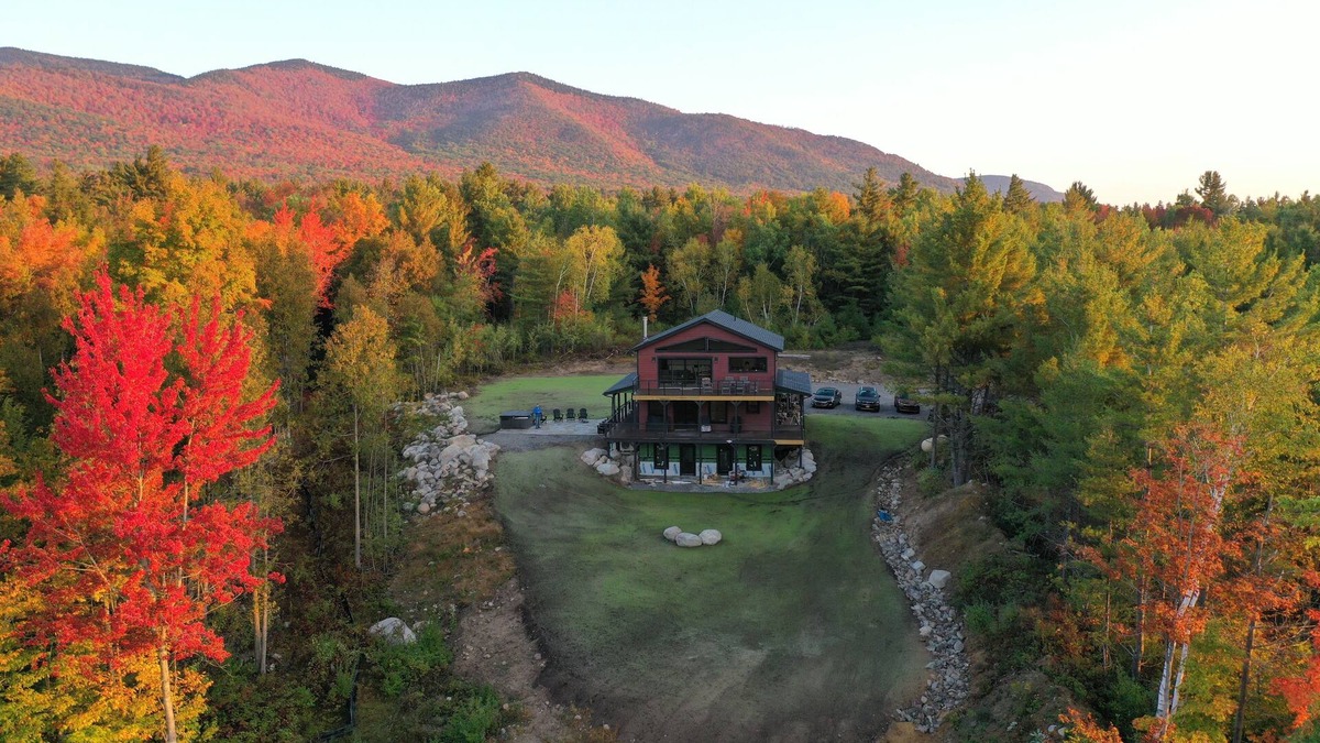 Wilmington House | Luxury Adirondack Retreat Near Whiteface Sleeps 14, Hot Tub, Fire Pit, Views