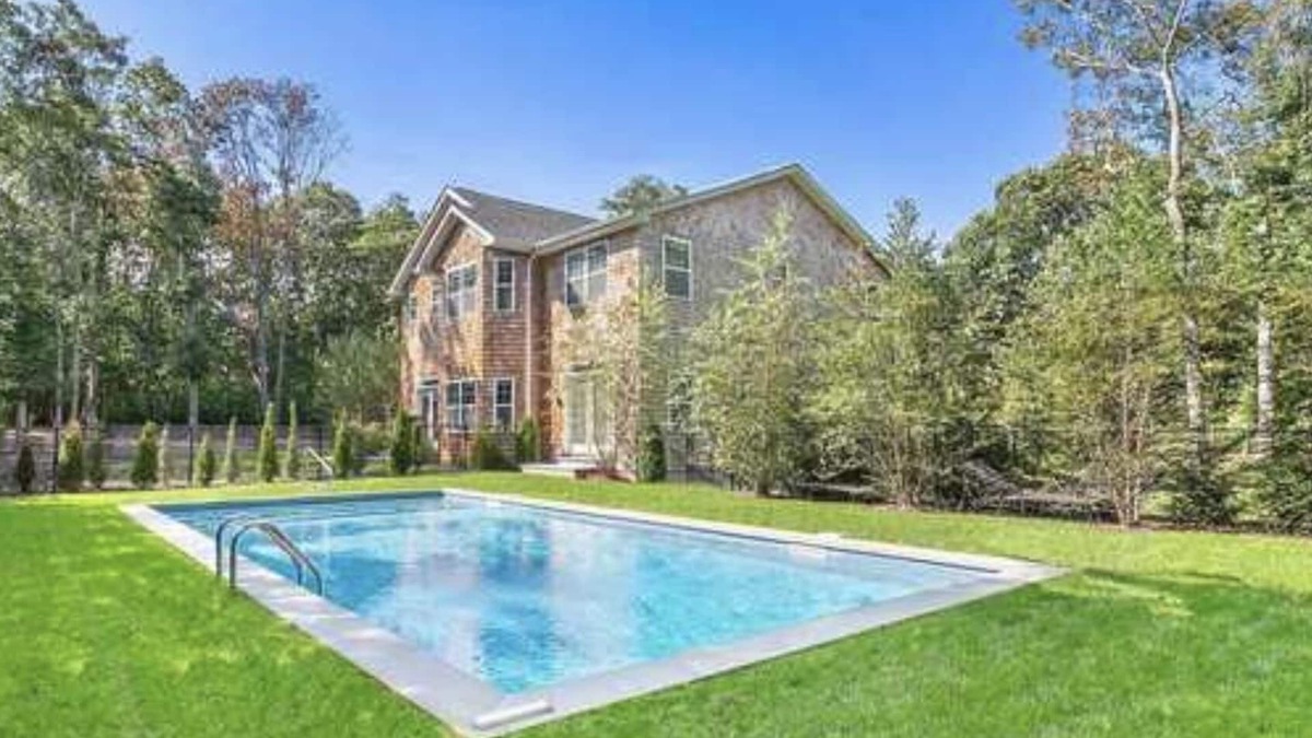Southampton House | Luxury and convenience in the Hamptons!