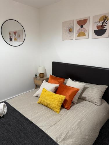 Old Trafford Apartment | Luxury and Cosy Apartment near Old Trafford M16 ,Free Private Parking,Fast Wi-Fi,Self Check-In Anytime Perfect For Late Arrivals, 5 Minutes to Old Trafford Stadium