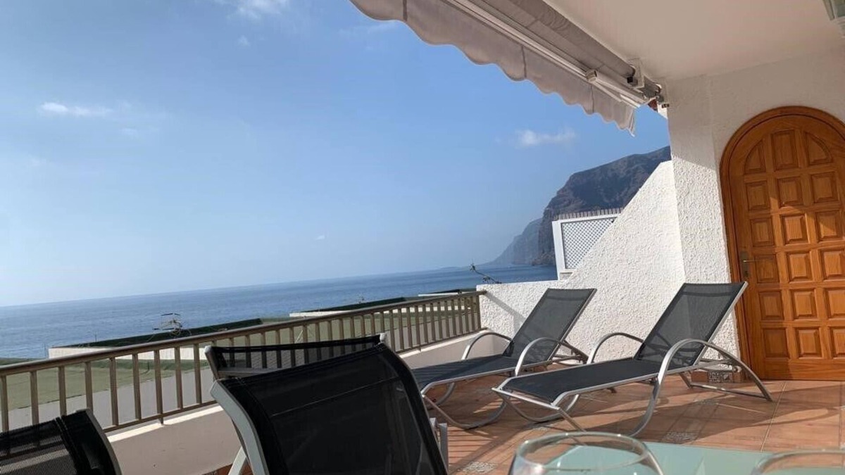 Los Gigantes Apartment | Luxury apartment enjoying premier location in the seaside resort of Los Gigantes