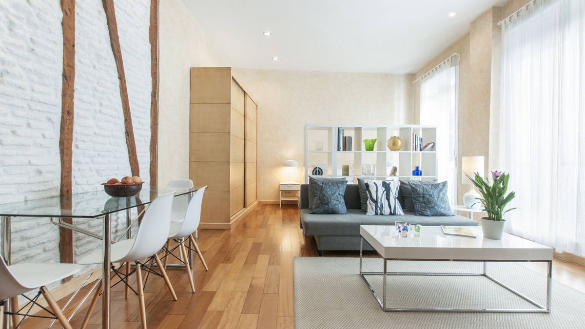 Huertas Apartment | Luxury Apart. Centro, Barrio Letras, Walk to Museums, Plazas and GranVia. .
