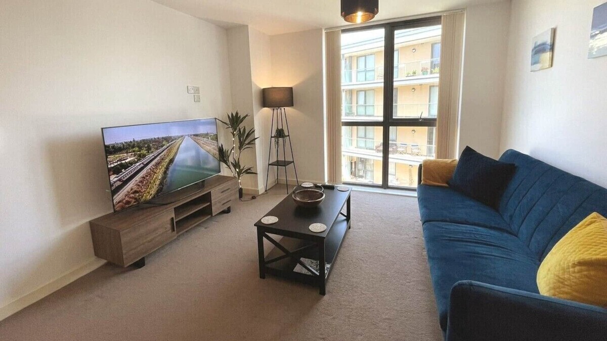 Saltdean Apartment | Luxury Apartment Near The Sea Ideal For Long Stays