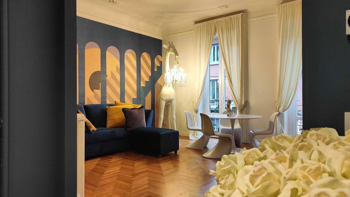 Central Station Apartment | Luxury Apart. Milan Downtown near Duomo 2 Bedrooms, 2 Baths, WiFi, AC and Subway