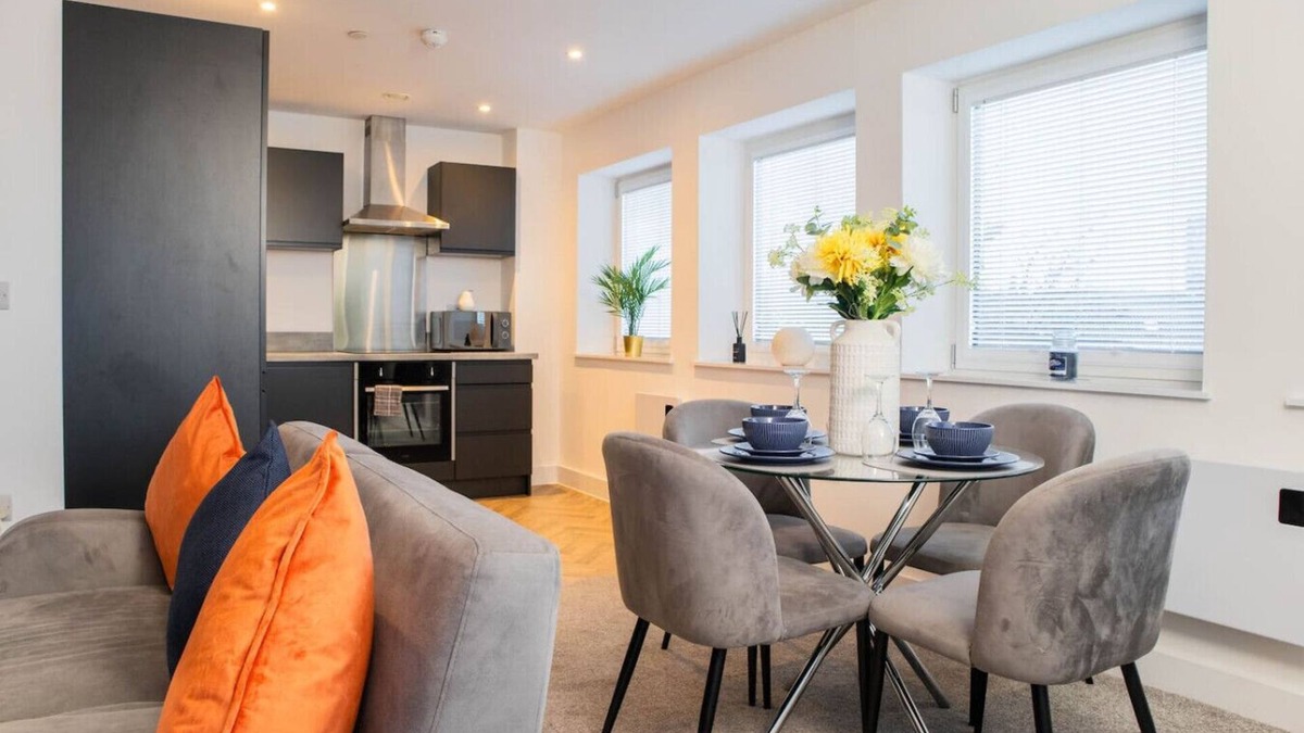 Waterloo Apartment | Luxury Apartment | 2BR | Central | Sleeps 5 | FREE PARKING