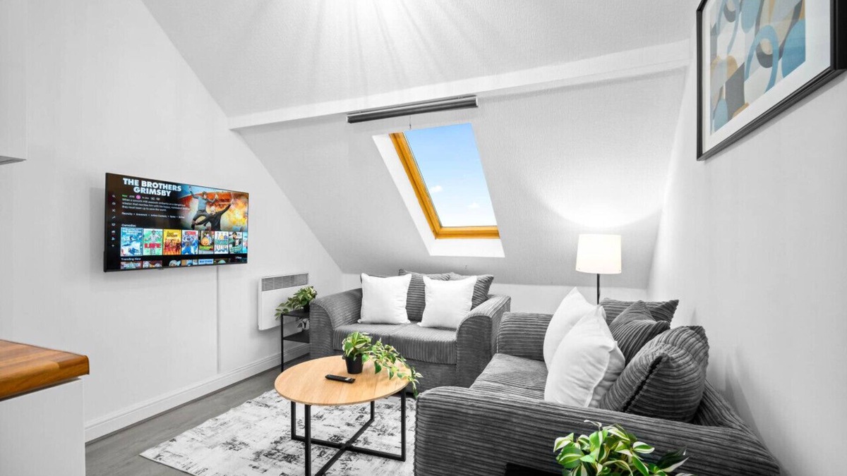 Stonnall Apartment | Luxury Apartment - Accommodates 4 - On-Street Parking Available