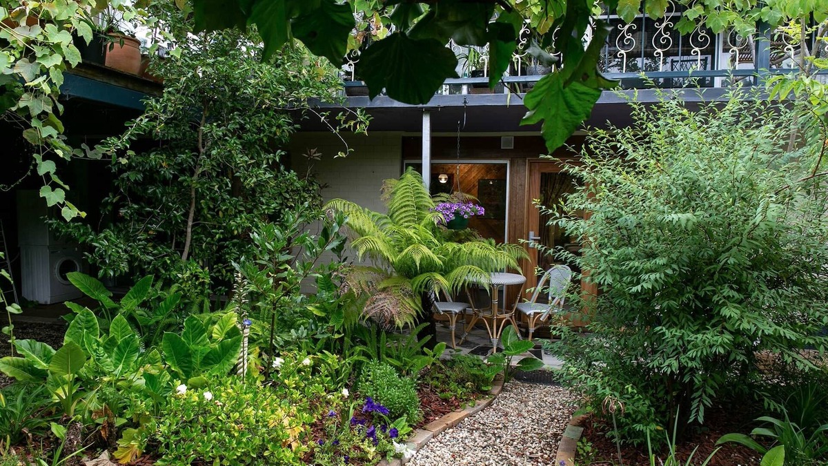 Tawonga South Apartment | Luxury Apartment-Private Gardens & Mountain Views