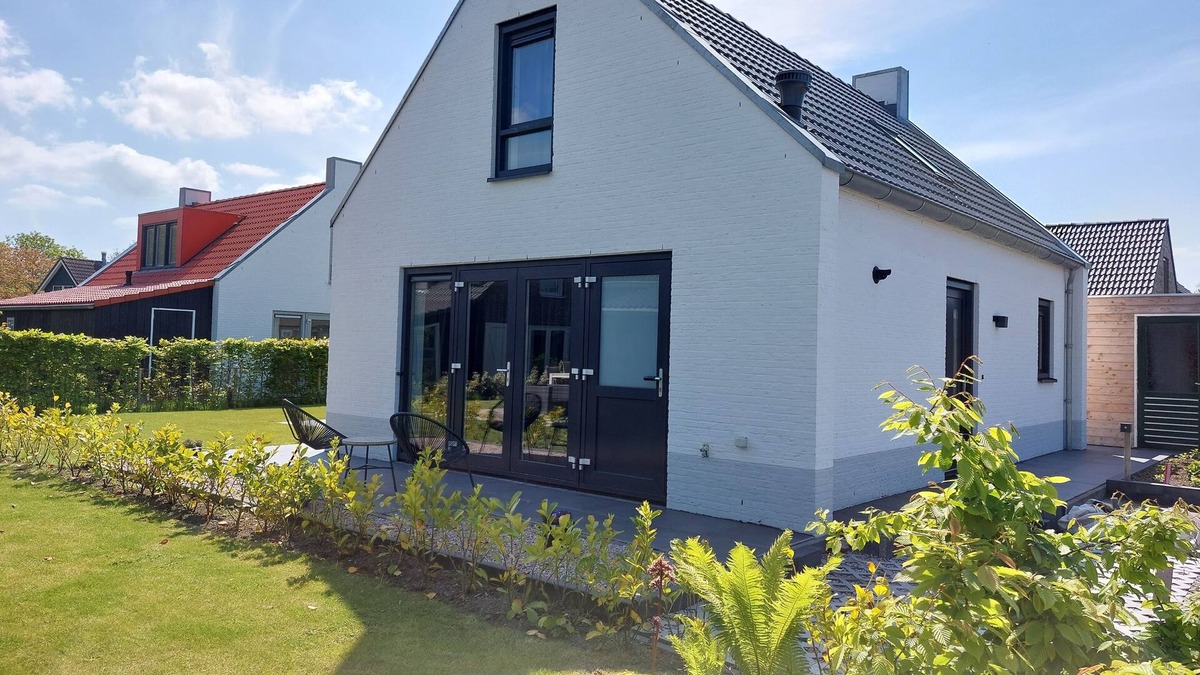 Sint Maarten House | Luxury apartment for 5 people near the beach, fenced garden, pool.