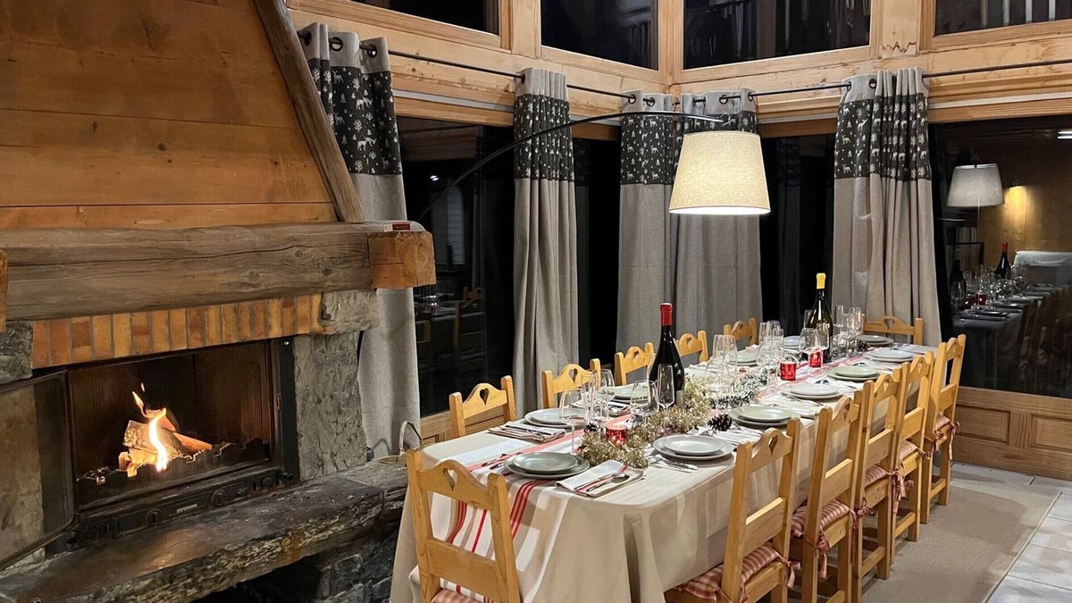 Les Prodains Apartment | Luxury Apartment for 15 with Spa, Sauna, Near Ski Lifts in Morzine