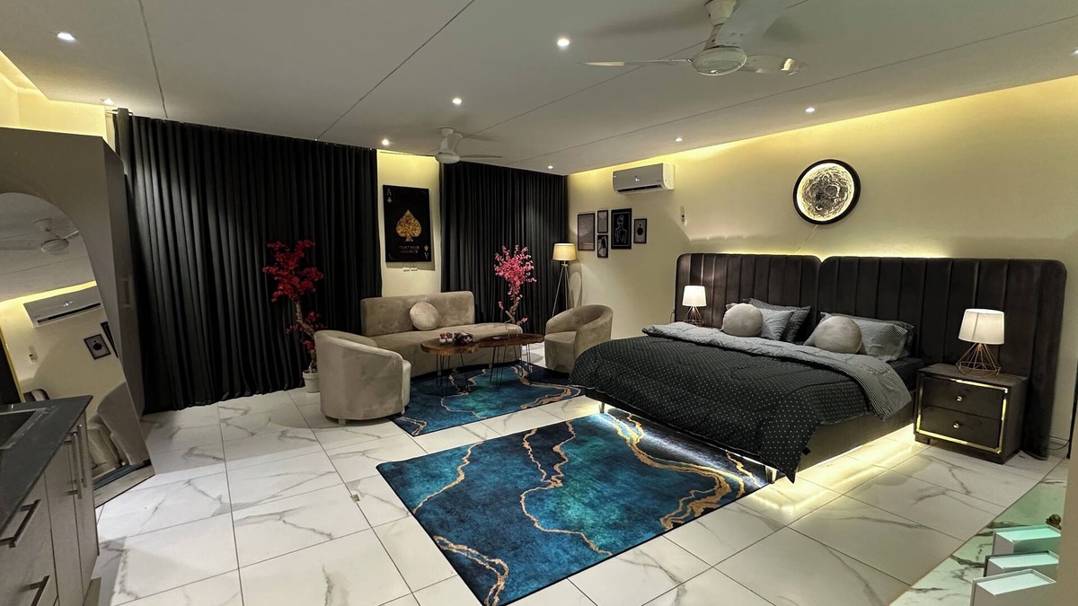 Bahria Town Apartment | Luxury Apartment in Gulberg City Center Views