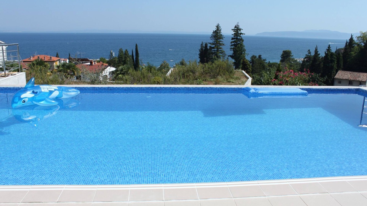 Icici Apartment | Luxury apartment in Opatija for 8 people with pool and silk bedding