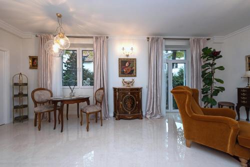 Old Town Apartment | Luxury apartment in Vilnius old town with private garden
