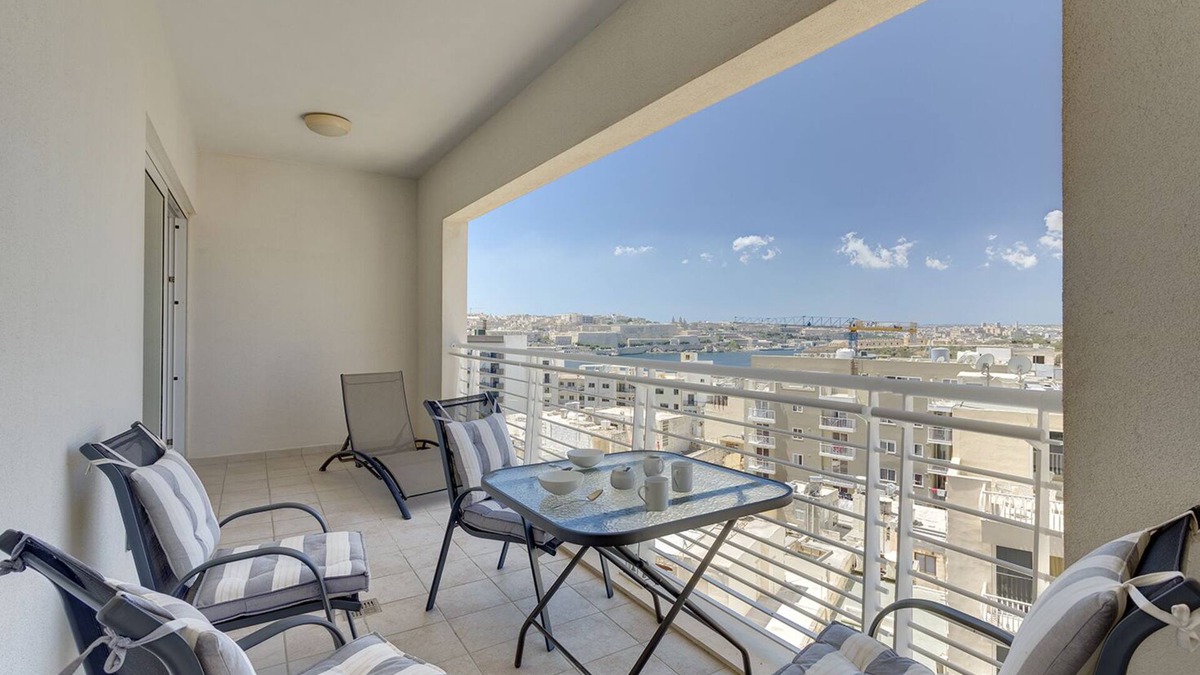 Sliema Apartment | Luxury Apartment inc Pool & Views