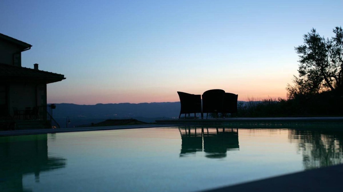 Loro Ciuffenna Apartment | Luxury apartment in Loro Chianti, for family, in a farmhouse,with pool, AC, WiFi