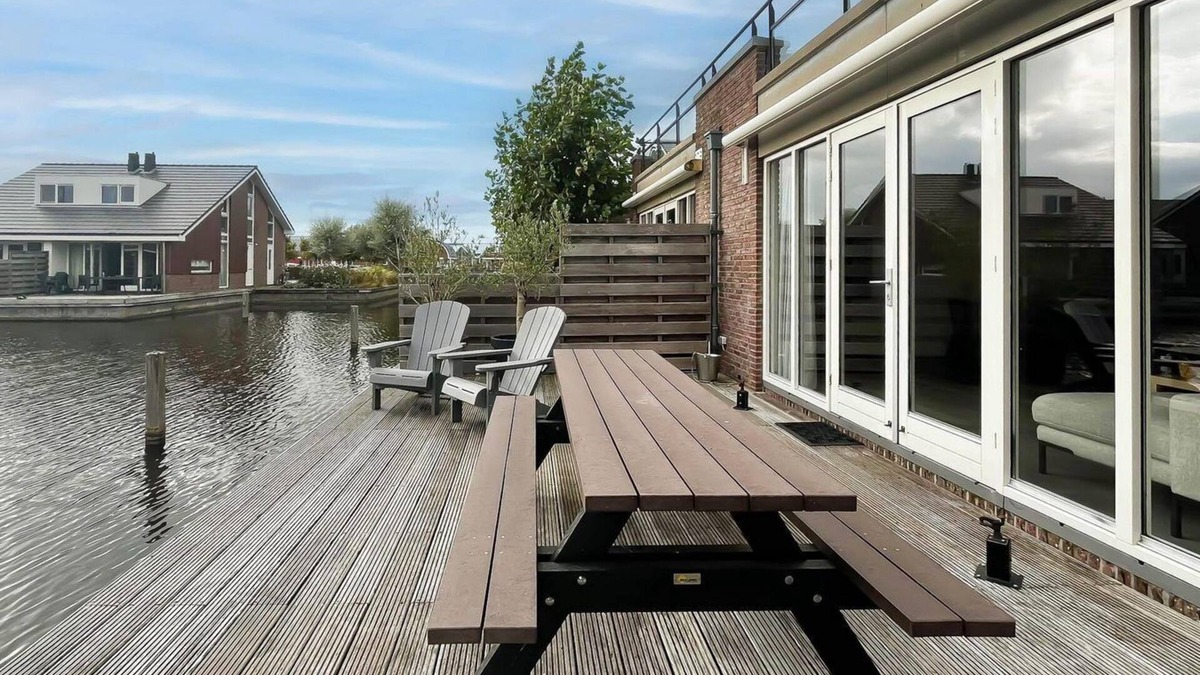 Municipality of Uitgeest House | Luxury apartment, located in the marina of Uitgeest