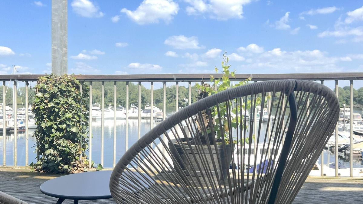 Maasbommel Apartment | Luxury apartment overlooking the water