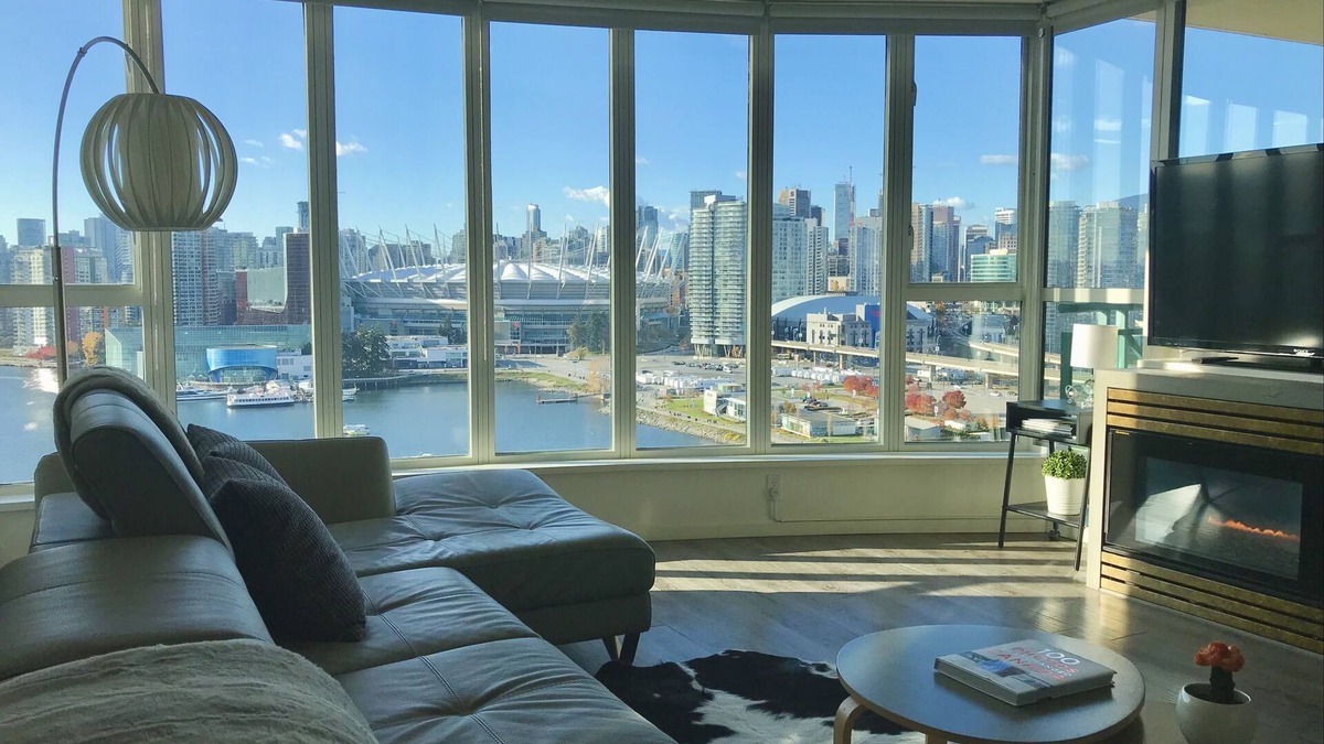 Central Apartment | Luxury Apartment overlooking False Creek inlet. 2020 rates reduced by 20%!